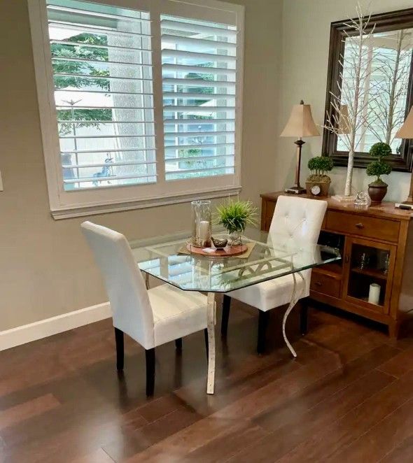 Like New, Immaculate Small Glass Table