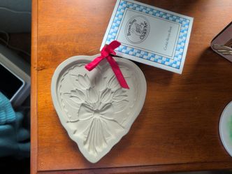 Brown Bag Cookie Art Clay Heart Cookie Mold, Tulip Bouquet, 1989, 6"