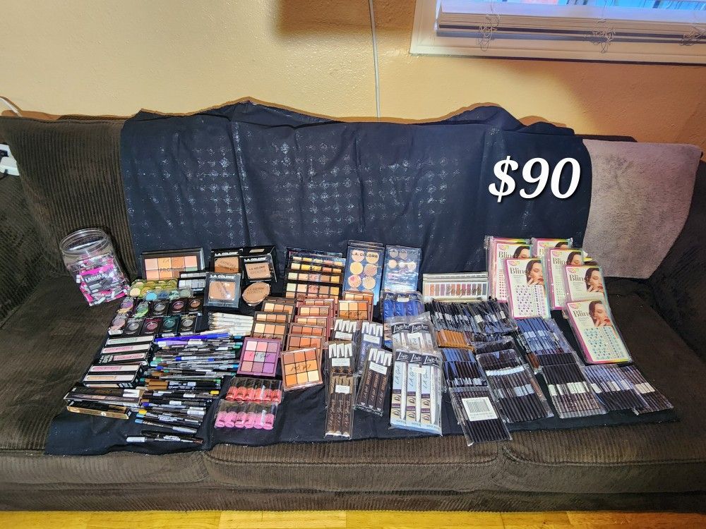 Makeup & Hair Accessories