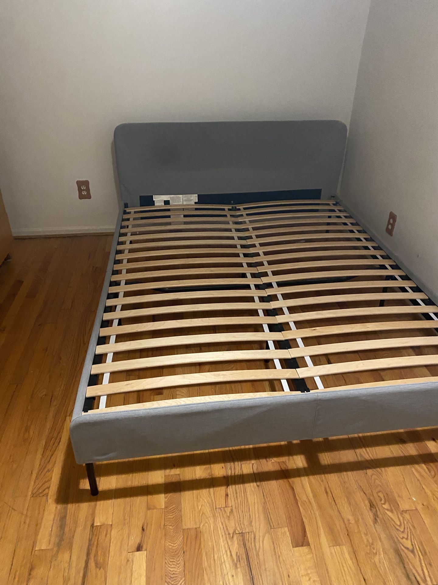 bed base ikea good condition gor pick up in Arlington 22204 firm price $59