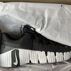 NIKE Free Metcon 5