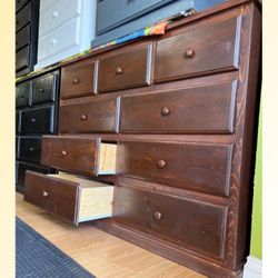 9 drawers dresser / Nine drawers dresser