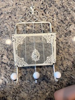 Mail/key holder