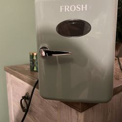 Mini Fridge 