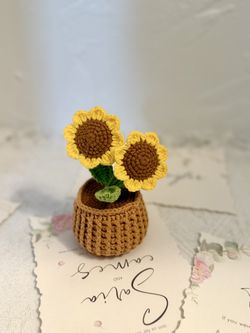 Crochet sunflower pot