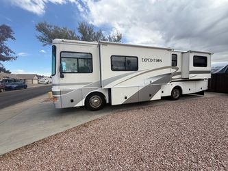 2002 Fleetwood Expedition 34ft diesel with 2 slides