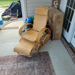 Wicker Lounge Chair Retractable Extension