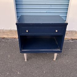 Mid Century Modern Side Table 24t x22w x14d