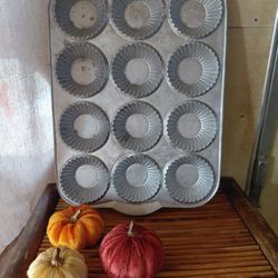 Vintage Nordicware Muffin Cupcake Tin Aluminum Pan