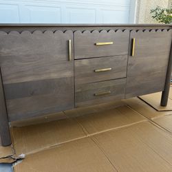 Brand New. Moes Server. Retails Over $1900. Our Price $795