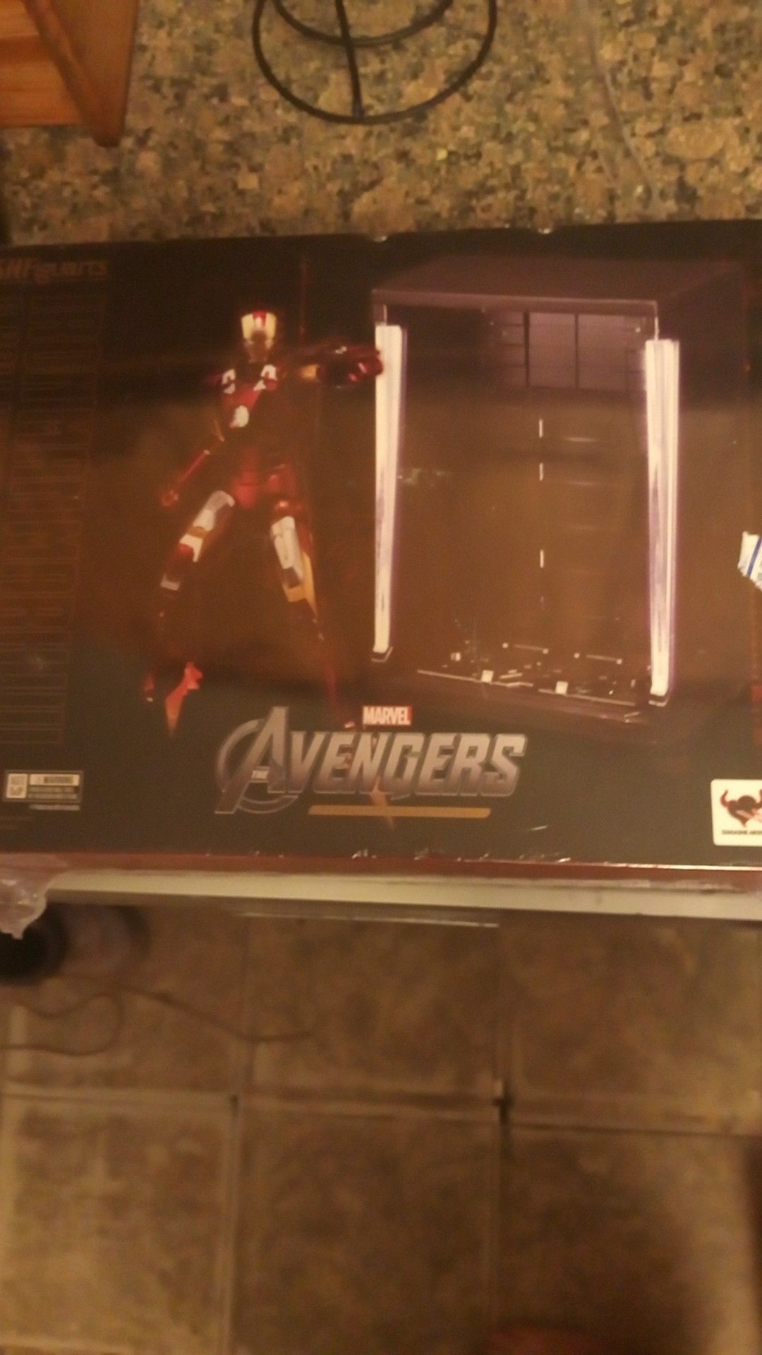 Iron Man marvel avengers by bandai 6 Hall of Fame armor set comes with everything on the back