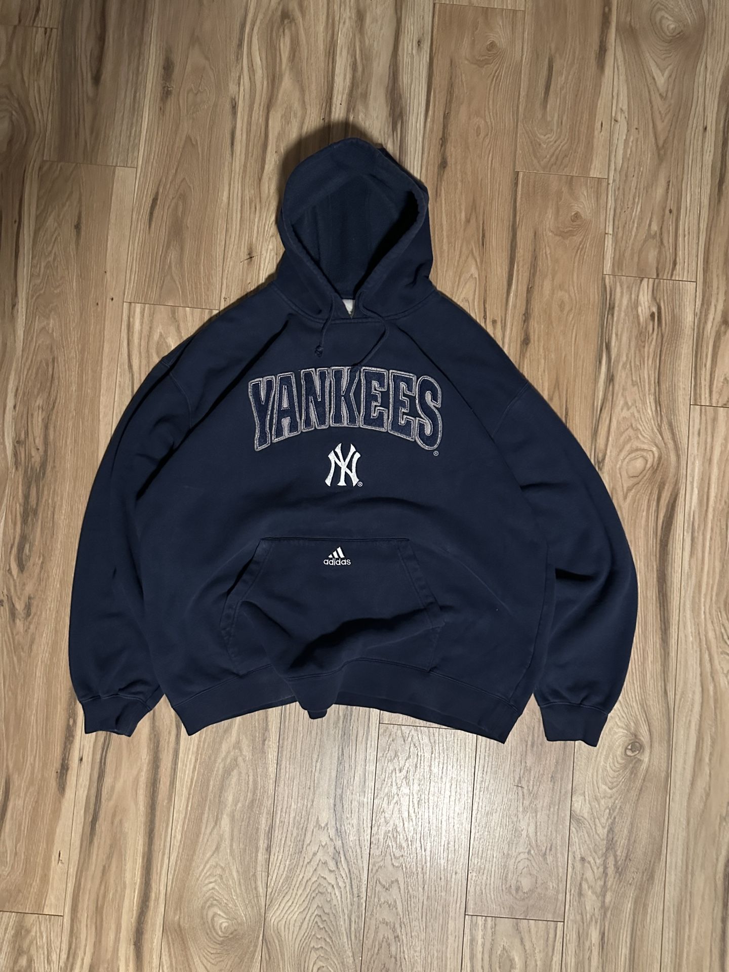 Vintage Y2K adidas New York Yankees center logo rare