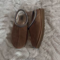 Ugg Tazz Size 10