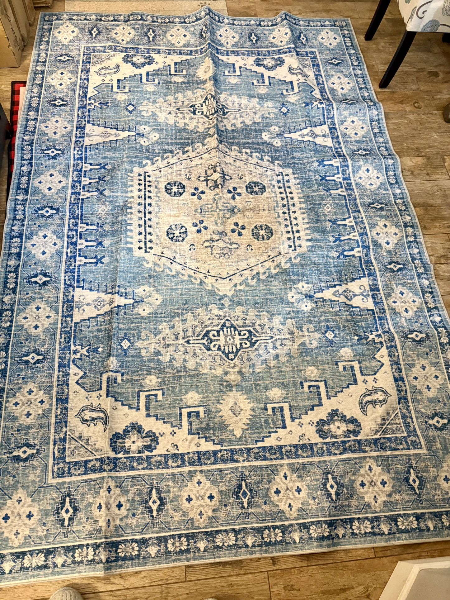 New- 6x9 Distressed Floral Washable Rug