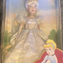 Disney Cinderella Porcelain 16-inch Doll 2003 Holiday Jewels Edition Vintage