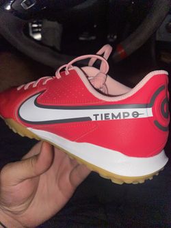 Nike Soccer Shoes Size 6Y / 7.5 W