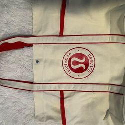 Lululemon tote
