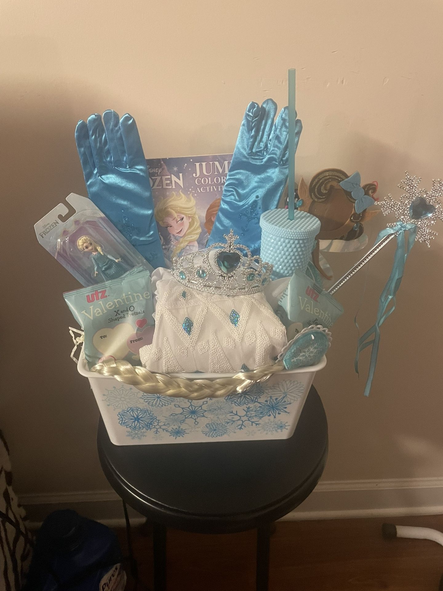 Elsa Frozen Gift Basket