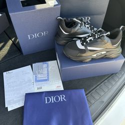 Dior B22