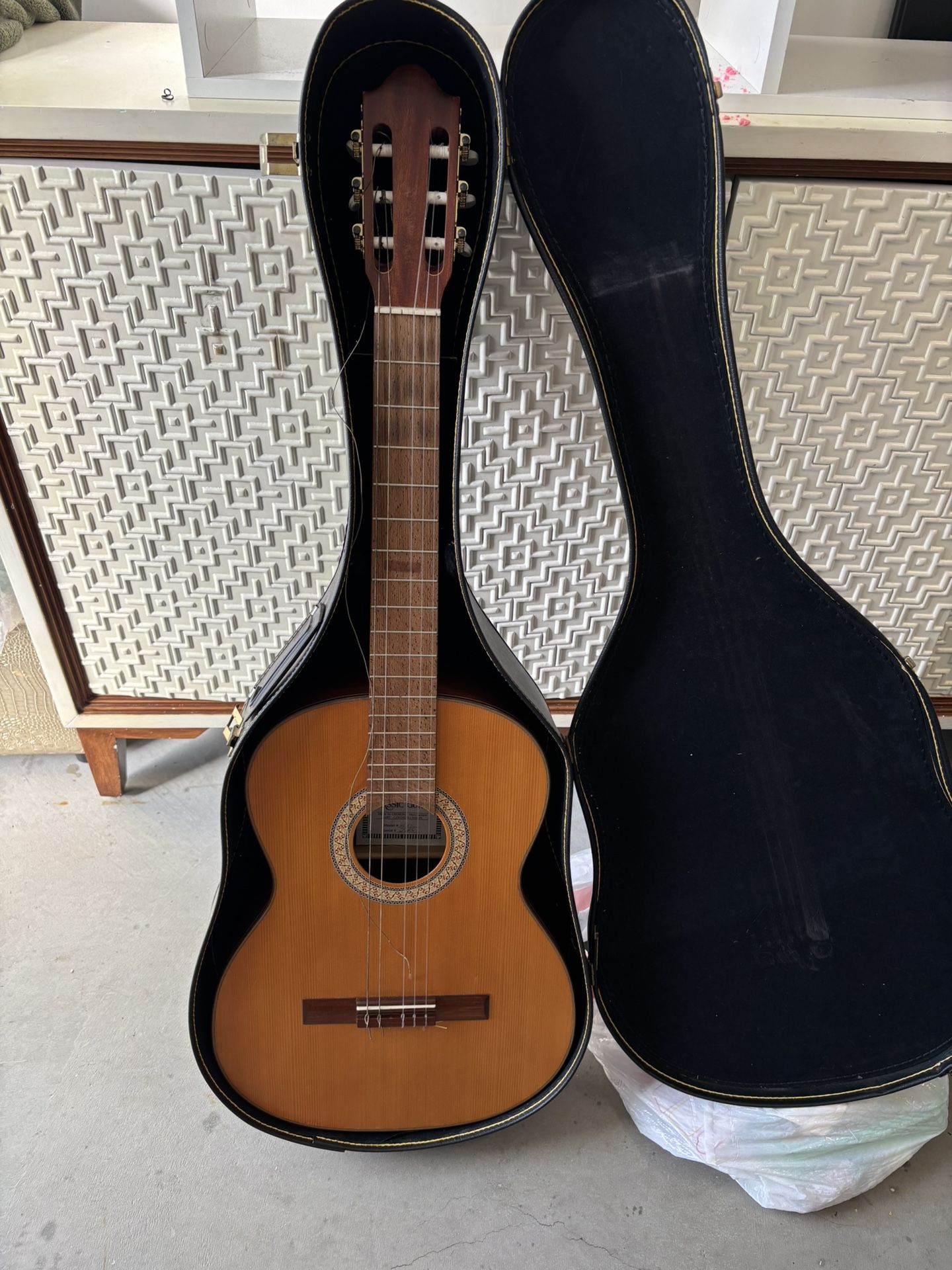 Hans Garrett Classical Guitar with New Carry Bag