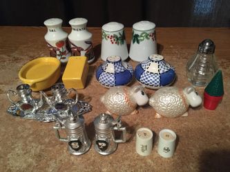 Lot of eight salt and pepper shaker sets sheep bathtub and soap Mackinac bridge Spanish tea set beer stein mini mistletoe