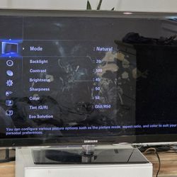 Samsung 46" TV  Whit Remote 