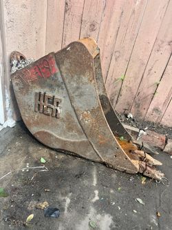 DIGGING BUCKET