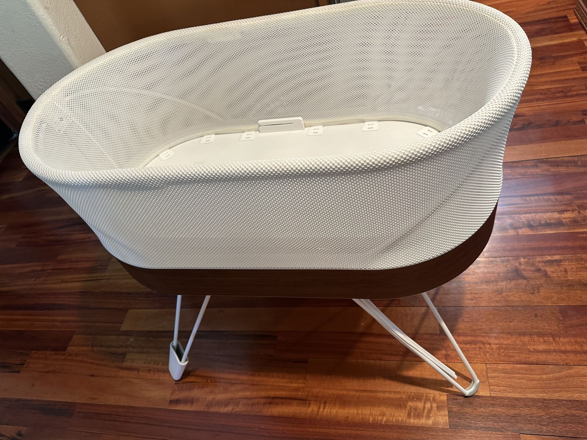 SNOO Smart Sleeper Bassinet β Good Condition