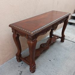 NICE BUFFET/STAND TV