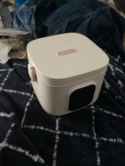 A lunchbox small appliance