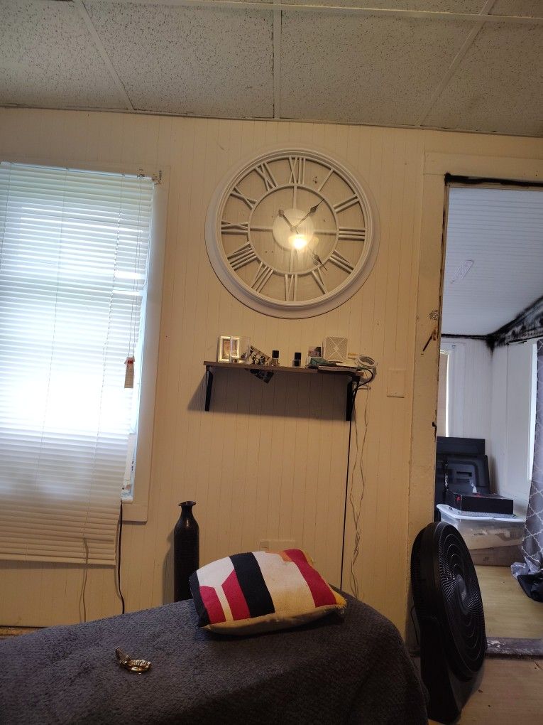 Judge Wall Clock