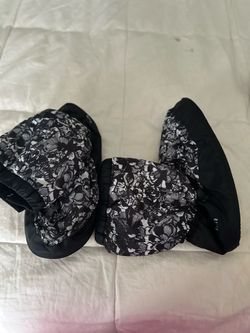 Black & White Floral Winter Mittens