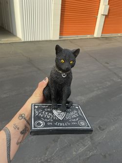 Scary Cat Antique