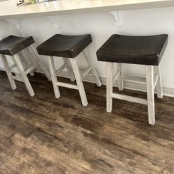 Bar stools (set of 3) 