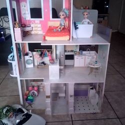 Rian Bow High Doll House