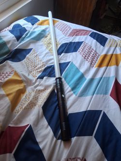 "Espada Láser (Lightsaber) - ¡Como nueva! 🌌⚔️"