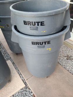 Brute 44 Gallon Trash Cans