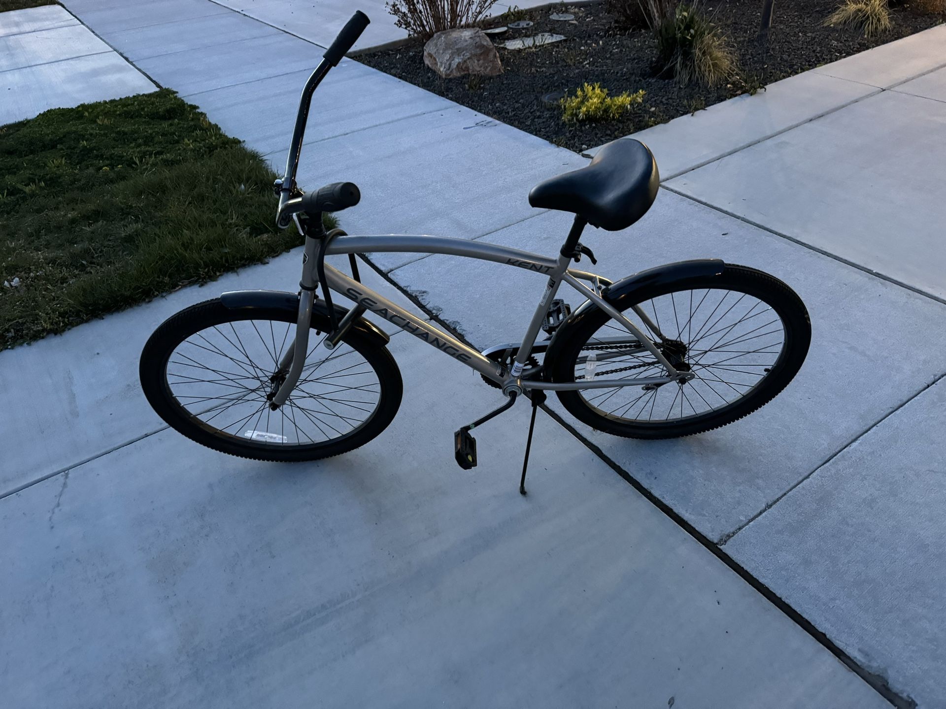Men’s Cruiser Bike W/ Bike Lock -$100 OBO