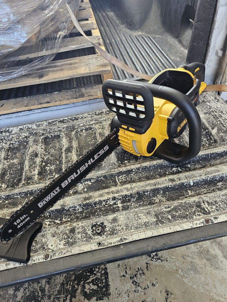 DEWALT FLEXVOLT 60V MAX 16in. Brushless Cordless Battery Powered Chainsaw (Tool Only). In Excellent Condition!!