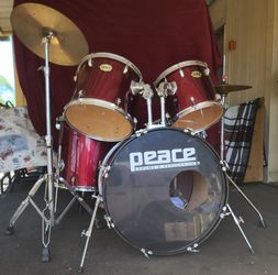 Bateria - Drums / Drum Set PEACE ✌️ DRUMSET complete w Bass Pedal, Cymbal  & Hi-Hats, Hardware or Stands  2 Pair of Sticks  & a Drum Tuning Key for 27