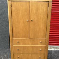 ETHAN ALLEN ARMOIRE/ IN GREAT CONDITION/ DELIVERY NEGOTIABLE 