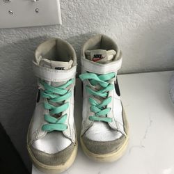 Nike Shoes Size 2Y