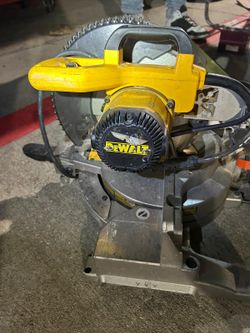 DeWalt Saw