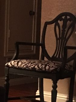 Cute shabby chic chair.