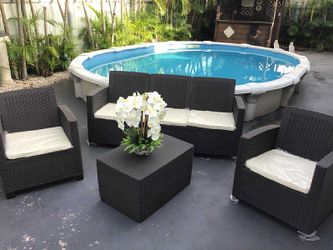 LUXURY PATIO FURNITURE! New in Box! 6-Piece