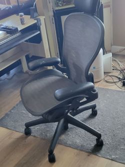 Herman Miller Aeron Chair Size B Adjustable Headrest Arms Tilt Limiter Lumbar