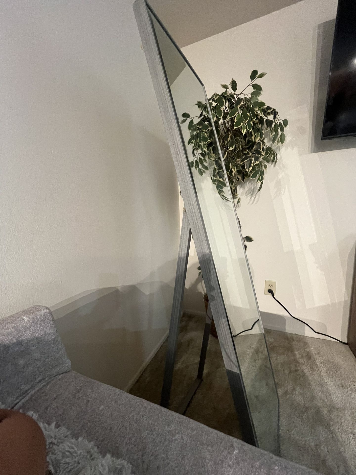 Gray Mirror