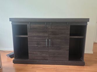 Entertainment center