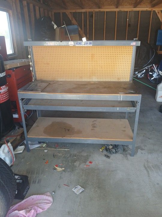 Work Shop Bench Tool Shelf With Sliding Drew.