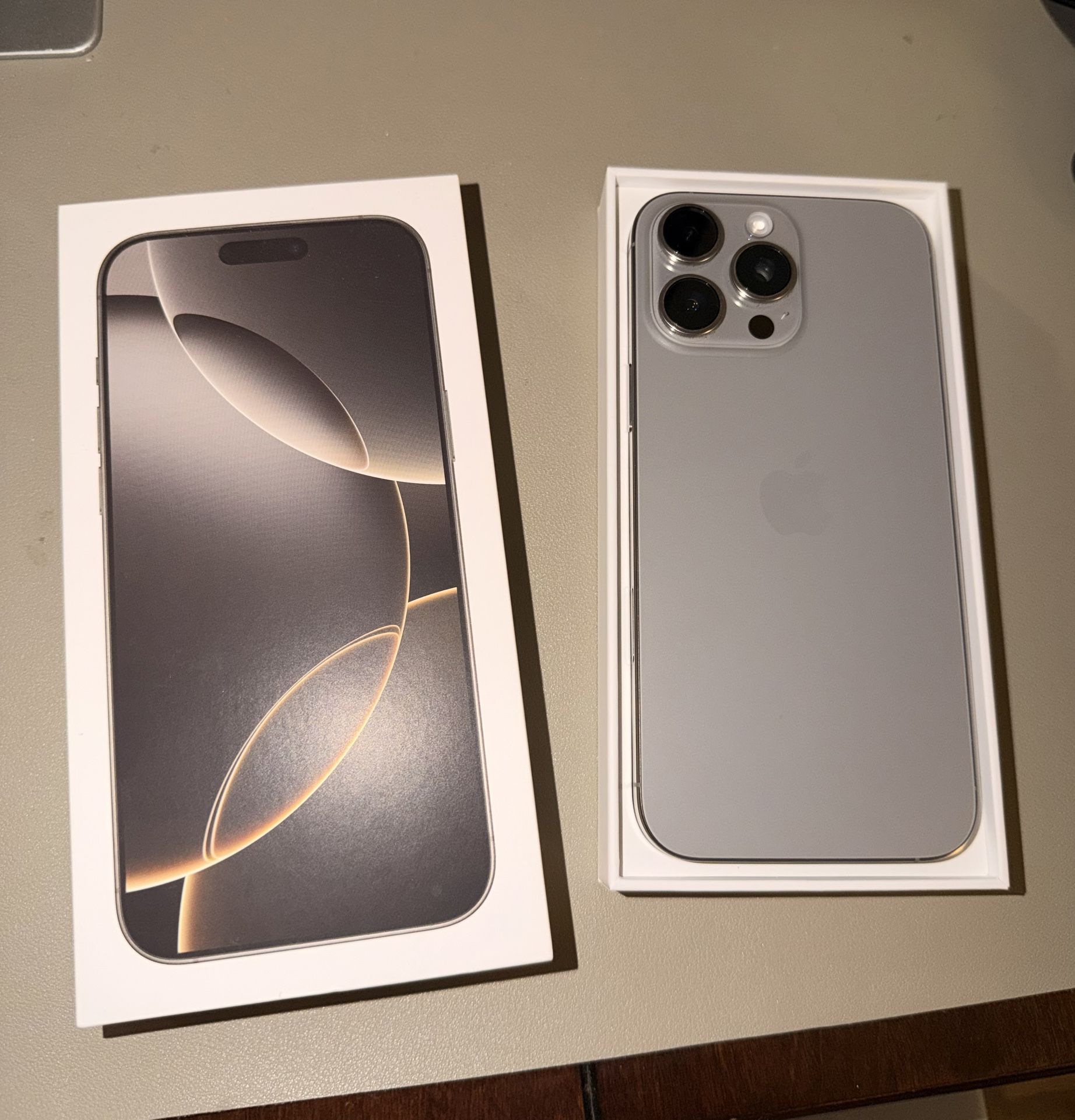 iPhone 16 Pro Max 256gb (Natural Titanium) Factory Apple Unlocked